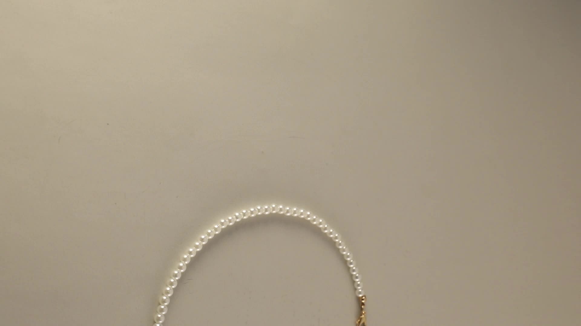 Elegant Single-Strand Faux Pearl Choker
